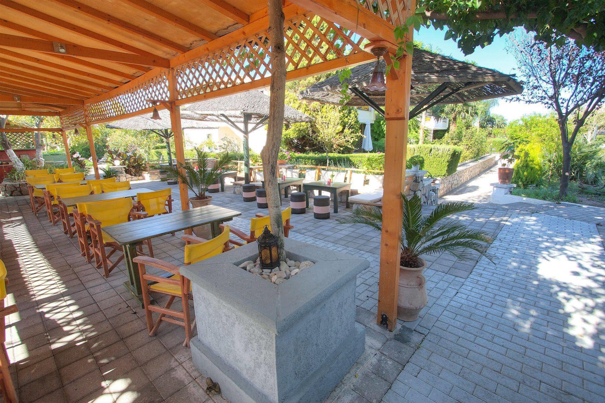 Sunny Garden Aparthotel